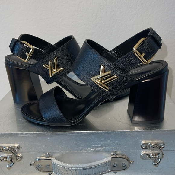 Louis Vuitton gorgeous Horizon Sandal noir goldtone hardware just incredible - Picture 1 of 14